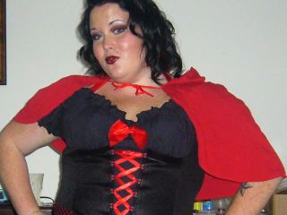 SuzySirenXO webcam girl as a performer. Gallery photo 1.