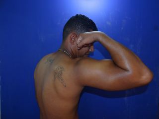 Indexed Webcam Grab of Musclegymhotxx