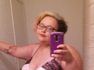 Indexed Webcam Grab of Curvy_milly22