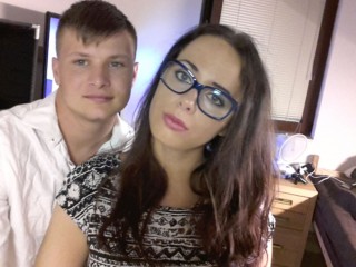 Indexed Webcam Grab of Armycouple2016