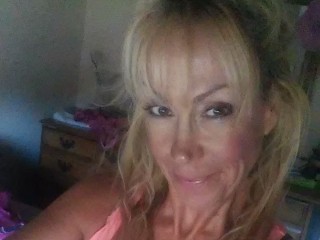 Julieray webcam girl as a performer. Gallery photo 5.
