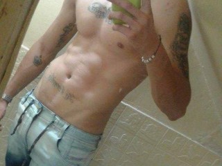 Indexed Webcam Grab of Sexyboy_andres