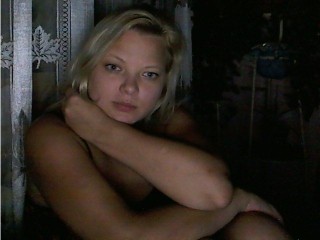 Indexed Webcam Grab of Awesome_doll_