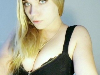 Hold_Me webcam girl as a performer. Gallery photo 2.