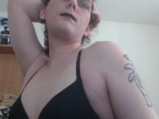 Indexed Webcam Grab of Lovelygothicgirl1313