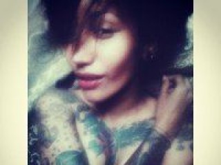 Indexed Webcam Grab of Girl_tatto