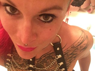 KaliDanes webcam girl as a performer. Gallery photo 3.