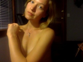 Indexed Webcam Grab of Livvy_marie