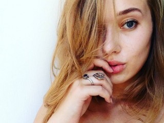 MISMIMY webcam girl as a performer. Gallery photo 1.