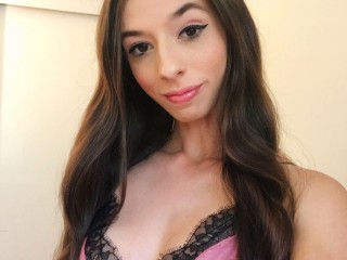OliviaYoung webcam girl as a performer. Gallery photo 2.