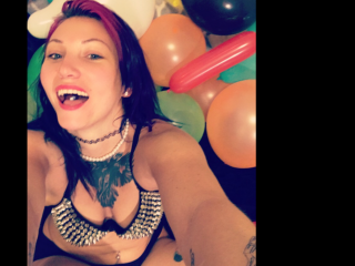 Carly_CoXXX webcam girl as a performer. Gallery photo 3.