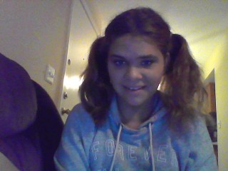 hannah19 webcam girl as a performer. Gallery photo 3.