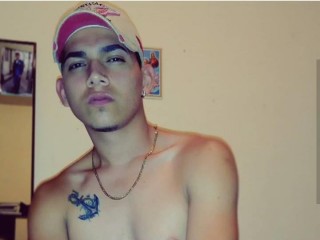 Indexed Webcam Grab of Sexyprettyboyx