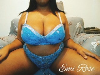 Emirose webcam girl as a performer. Gallery photo 2.
