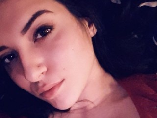 MickeeB webcam girl as a performer. Gallery photo 1.