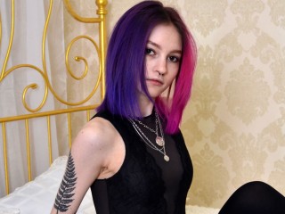 SamNoglow webcam girl as a performer. Gallery photo 5.