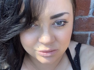 crystaldenison webcam girl as a performer. Gallery photo 1.