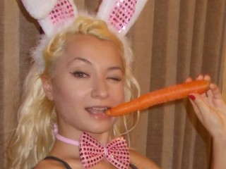 KIKIservice webcam girl as a performer. Gallery photo 3.