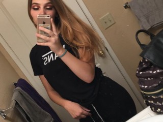 Ladytemper98 webcam girl as a performer. Gallery photo 1.