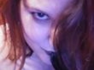EmmaQuinn webcam girl as a performer. Gallery photo 2.