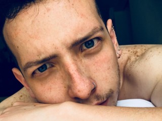 Lewis_Horny
