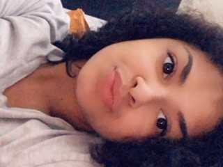 Malibu2001 webcam girl as a performer. Gallery photo 3.