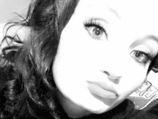 AlyClaire webcam girl as a performer. Gallery photo 2.