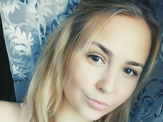 LilyWhity webcam girl as a performer. Gallery photo 2.