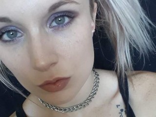 queensavvysativa webcam girl as a performer. Gallery photo 1.