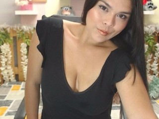 IsaJones webcam girl as a performer. Gallery photo 2.