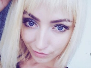 Indexed Webcam Grab of Blue_eyed_slim_blonde