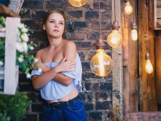 KittyViola webcam girl as a performer. Gallery photo 3.