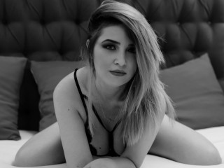 katherinee webcam girl as a performer. Gallery photo 1.