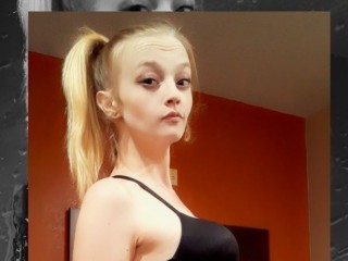 QueenLaw2020 webcam girl as a performer. Gallery photo 2.