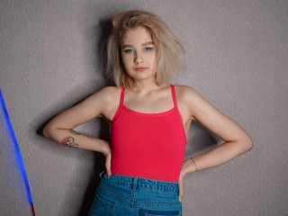 UrsulaCutie webcam girl as a performer. Gallery photo 2.