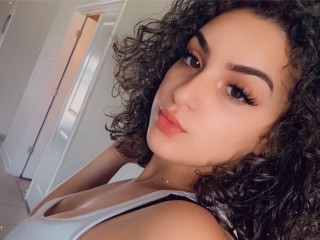 Youngcherry18 webcam girl as a performer. Gallery photo 5.