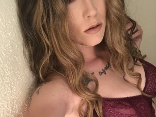 EllieLogan webcam girl as a performer. Gallery photo 2.