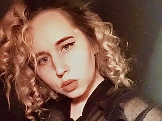 MelissaCarter webcam girl as a performer. Gallery photo 3.