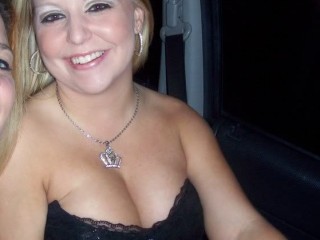 SashaLewis webcam girl as a performer. Gallery photo 1.