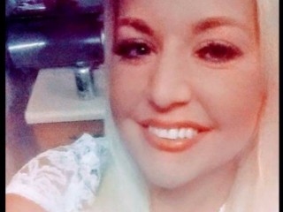 SashaLewis webcam girl as a performer. Gallery photo 3.