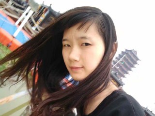 DonglianChen webcam girl as a performer. Gallery photo 1.
