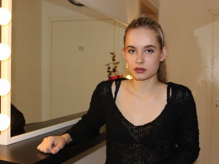 ShineCrystal webcam girl as a performer. Gallery photo 2.
