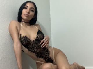 AaliyahGrace webcam girl as a performer. Gallery photo 1.