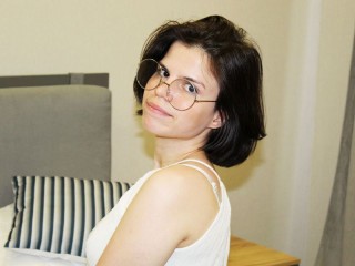 SarahHolland webcam girl as a performer. Gallery photo 1.