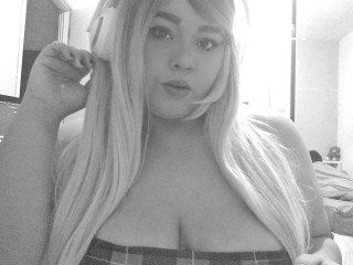 SkyeSafira webcam girl as a performer. Gallery photo 1.
