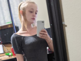 QueenLaw2020 webcam girl as a performer. Gallery photo 3.