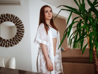 MADELINE_ROZZ webcam girl as a performer. Gallery photo 1.