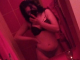 Roxanne2410 webcam girl as a performer. Gallery photo 1.