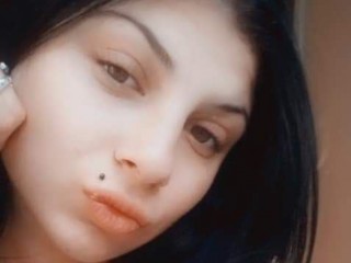 Roxanne2410 webcam girl as a performer. Gallery photo 3.