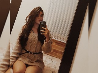 bella_sense webcam girl as a performer. Gallery photo 1.